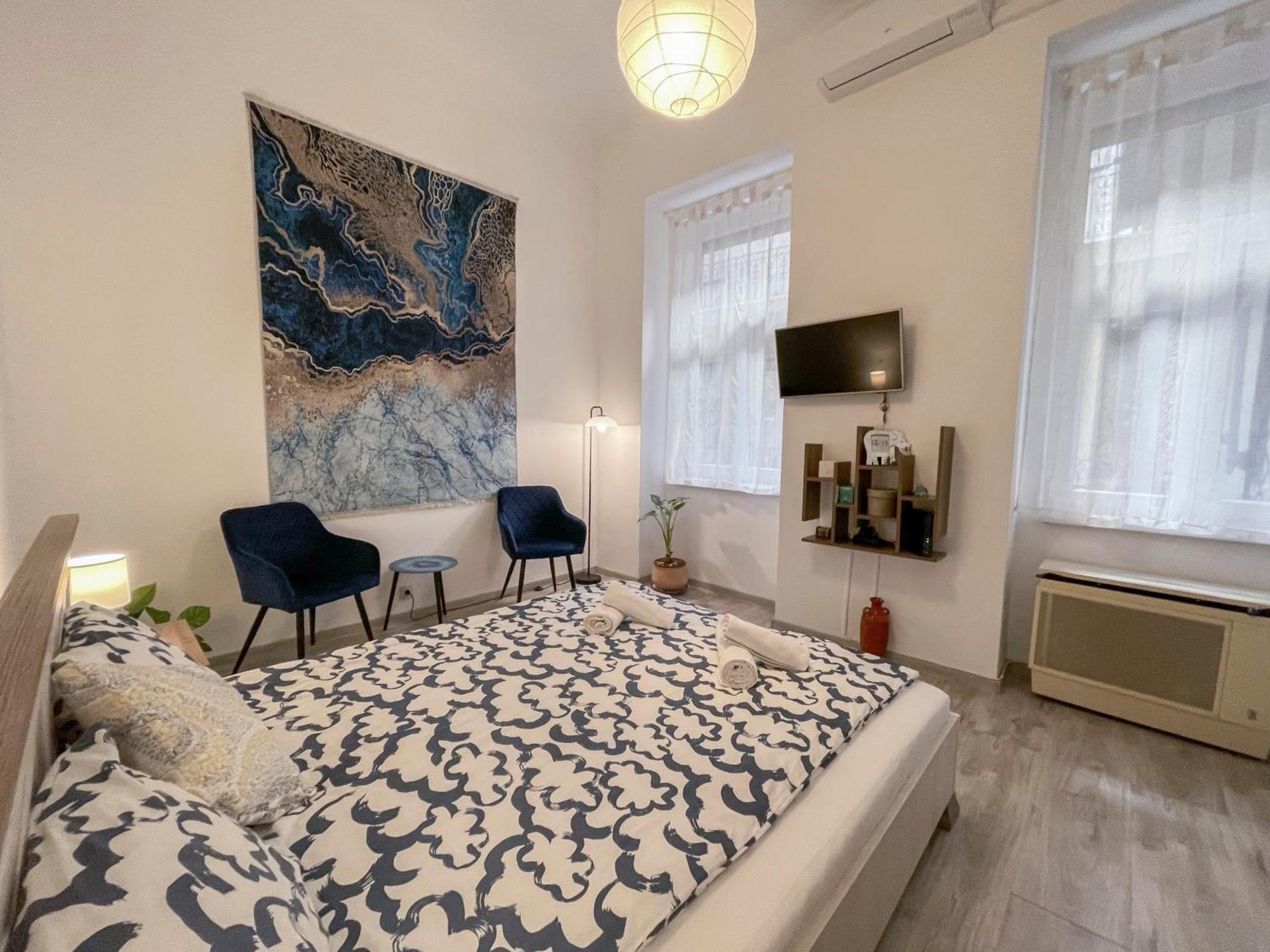 Free Parking, Downtown Apartment Near New York Cafe Budapest Eksteriør billede
